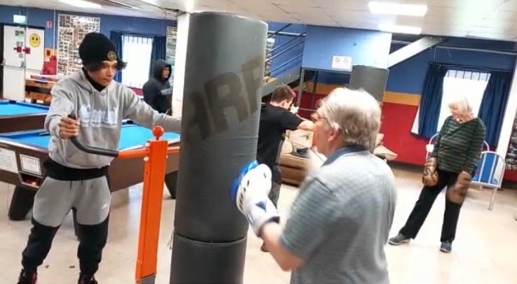 Community rehabilitation session using an iSPARR bag